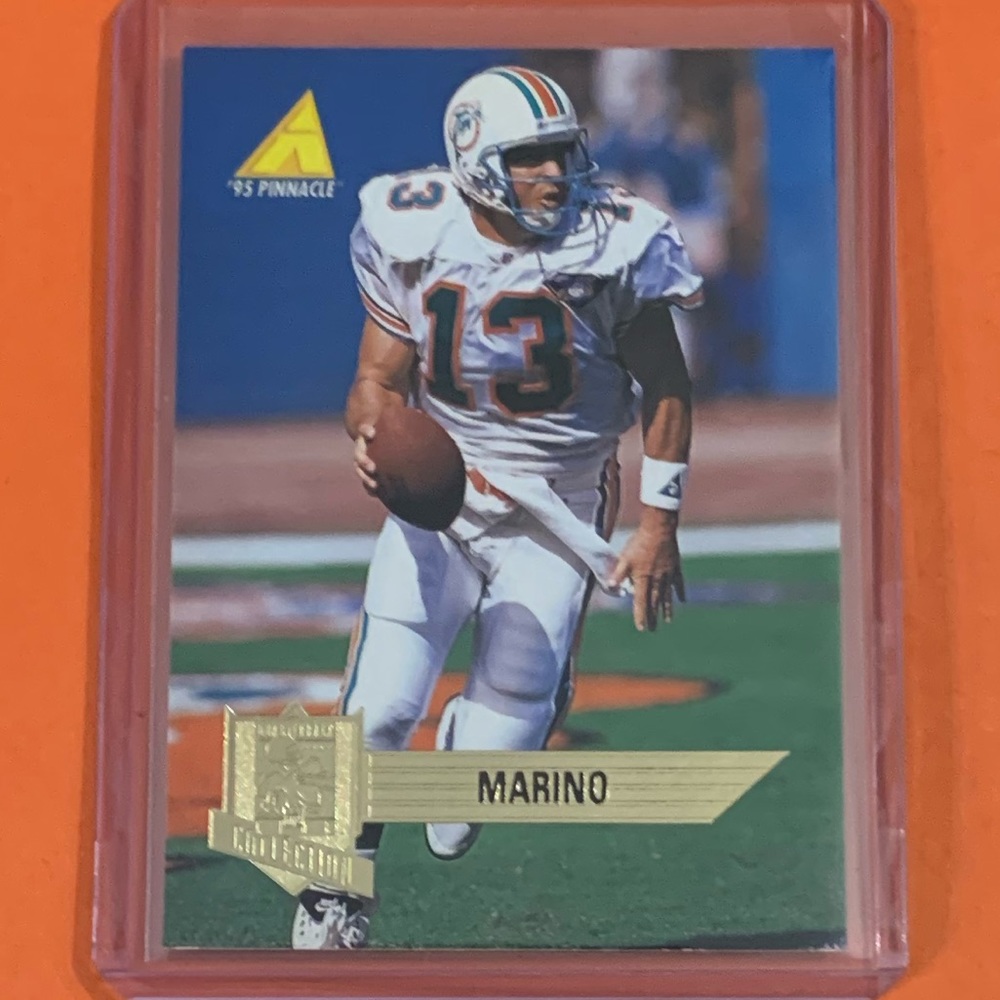 Dan Marino #12 1995 Pinnacle Club Collection Football Trading Card
